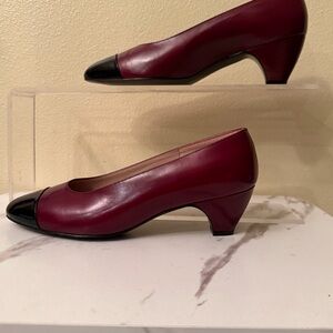 Allen Edmonds Claire Red, Black Cap Toe Pump, NIB, Size 5-1/2.